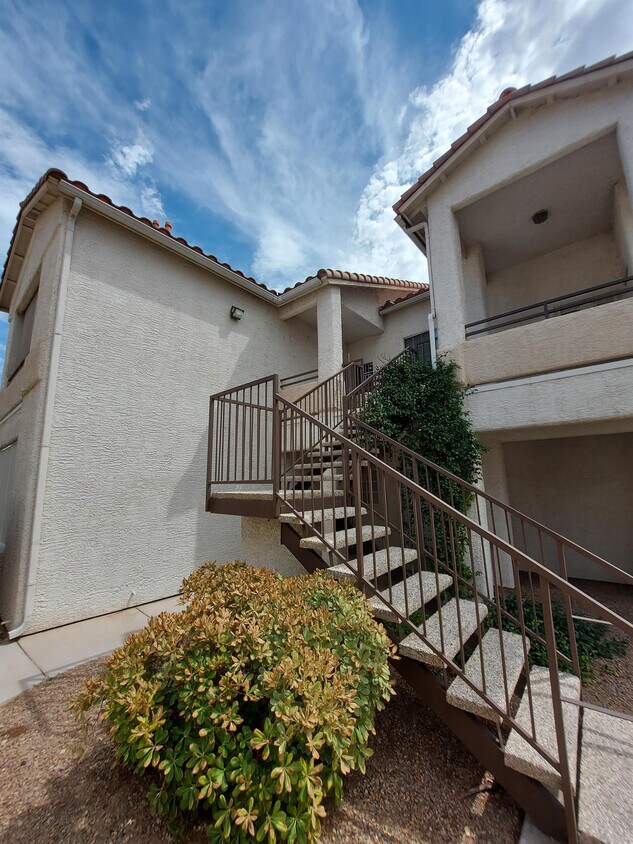 1405 S Nellis Blvd, Las Vegas, NV 89104 Townhouse for Rent in Las