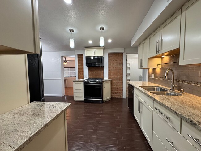 Building Photo - 3BR/2BA/2CG, with POOL, 1,396 sq.ft. rental in Sierra Vista, AZ