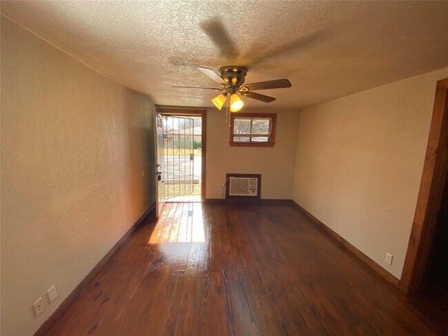 Foto del edificio - 1705 Chris Craft Dr