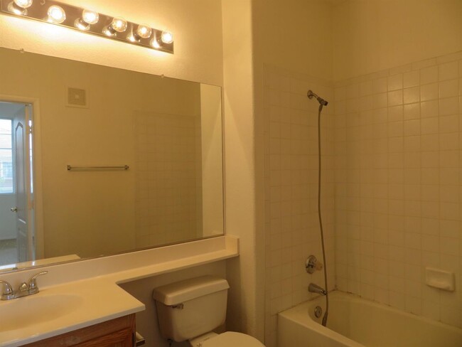Building Photo - 1400 SEWARD ST UNIT 202