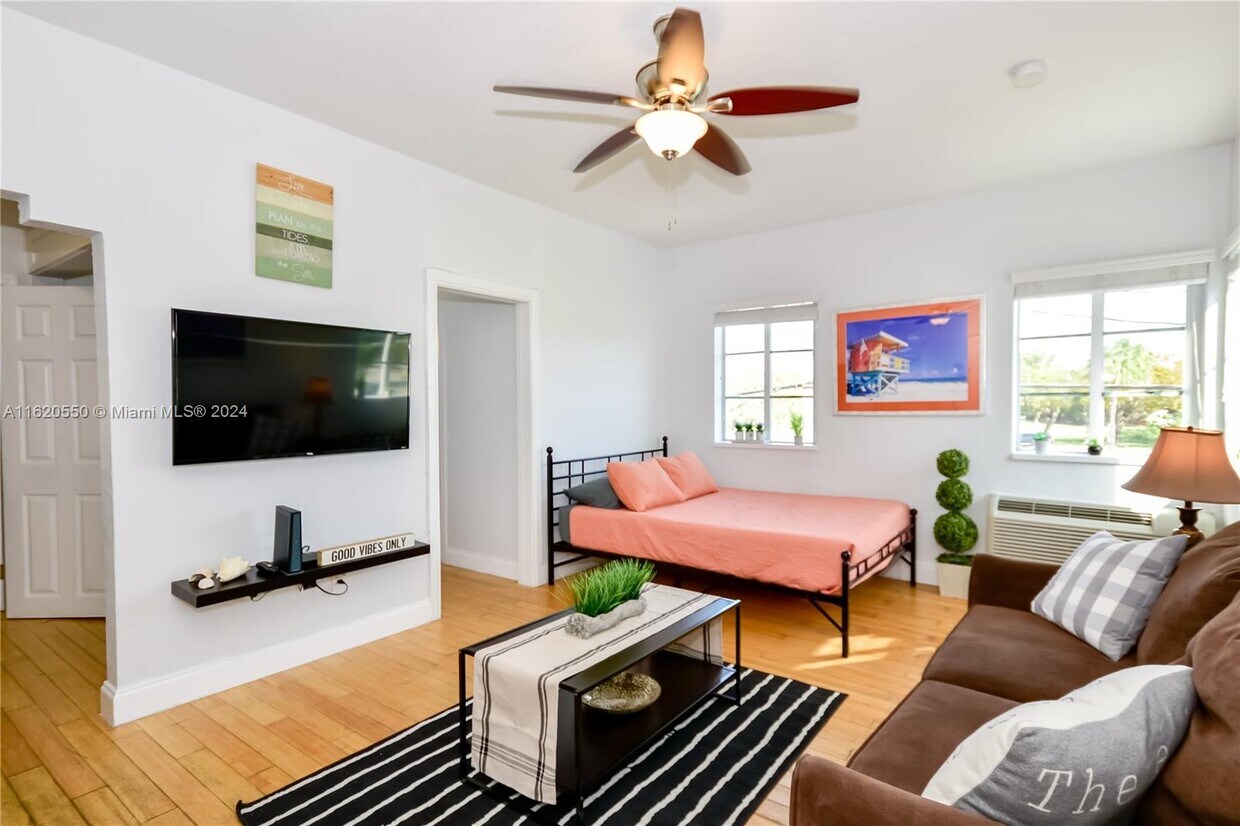 Foto principal - 8415 Harding Ave
