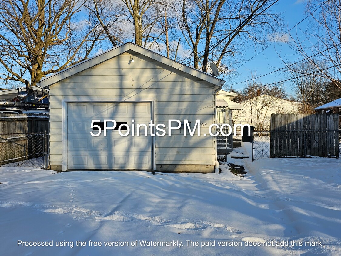 Foto principal - 1069 Merton Ave