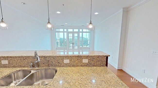 Building Photo - 710 Independence Pl