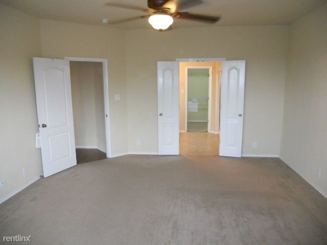 Building Photo - 325 Apache Ledge