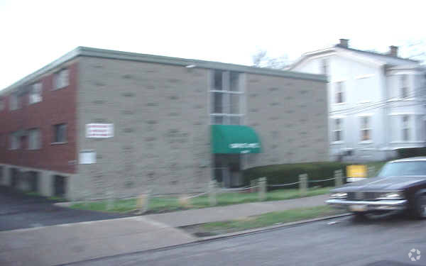 Building Photo - Oak Street Apartments