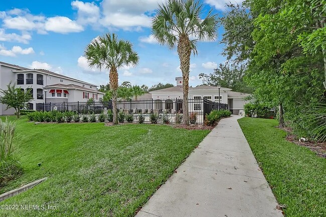 Señalización de entrada al desarrollo - 3591 Kernan Blvd S