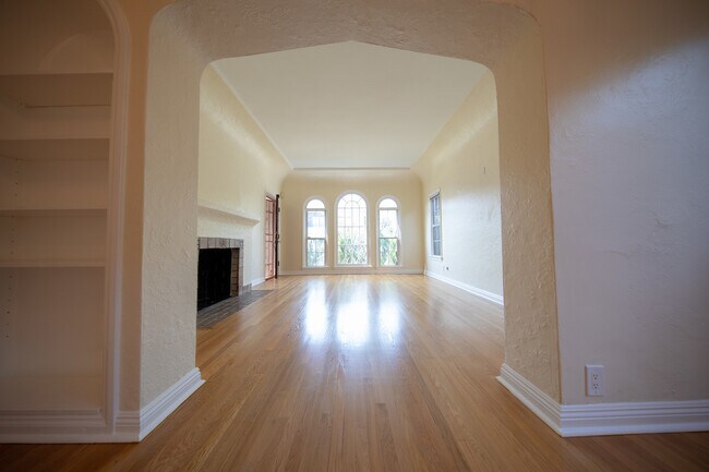 Building Photo - 838 N Curson Ave