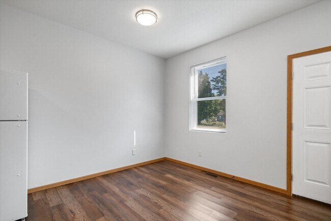 Building Photo - Seelyville Terrace