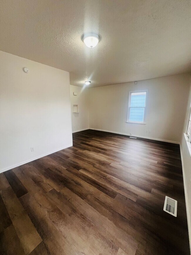 Foto del edificio - Beautifully Updated 4 Bedroom 1.5 Bathroom Home located Northeast Wichita, KS.