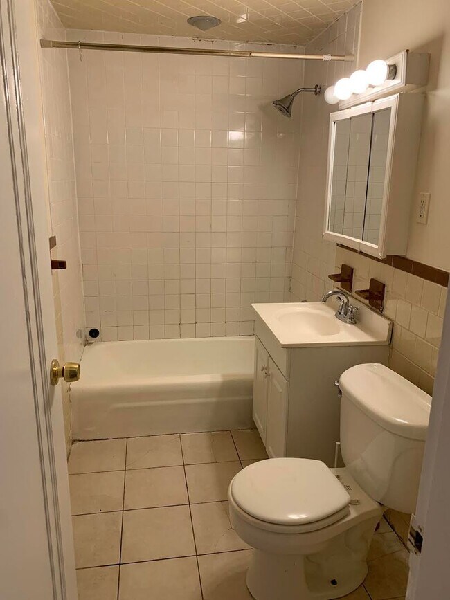 Foto del edificio - Entire house for rent! Great location! Walk to BC. Must see!