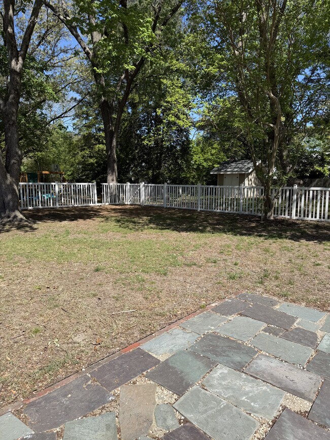 Foto del edificio - 421 Loblolly Ln