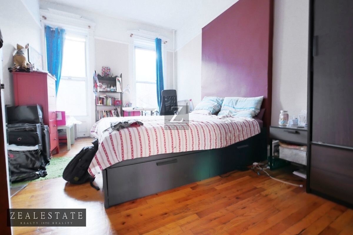 Primary Photo - 526 9th St