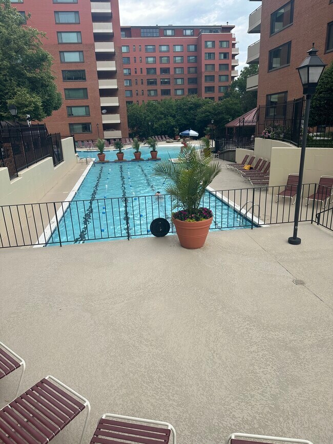 Foto del edificio - 1021 Arlington Blvd