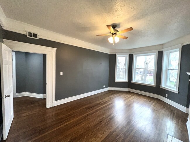 Building Photo - 5909 S Calumet Ave