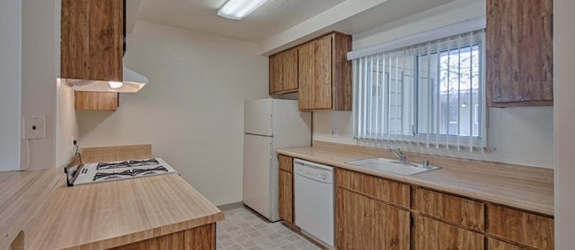 Kitchen - Woodfield Apartments