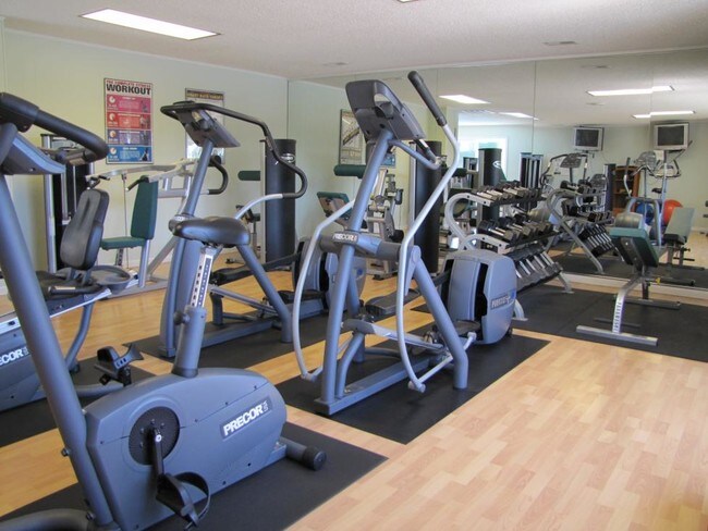 Gimnasio - Colonial Village Apartments