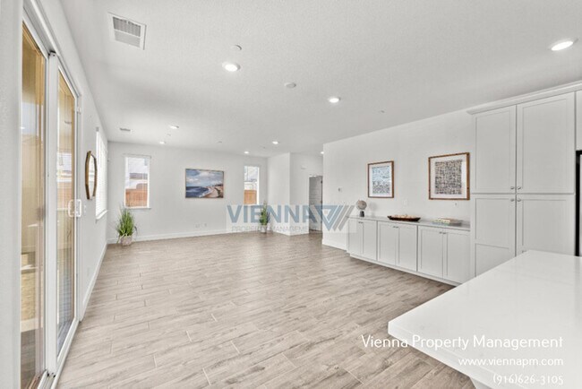 Building Photo - 6000 Waddington Wy