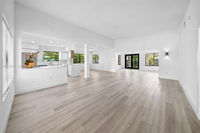 Foto del edificio - 7525 Adventure Ave