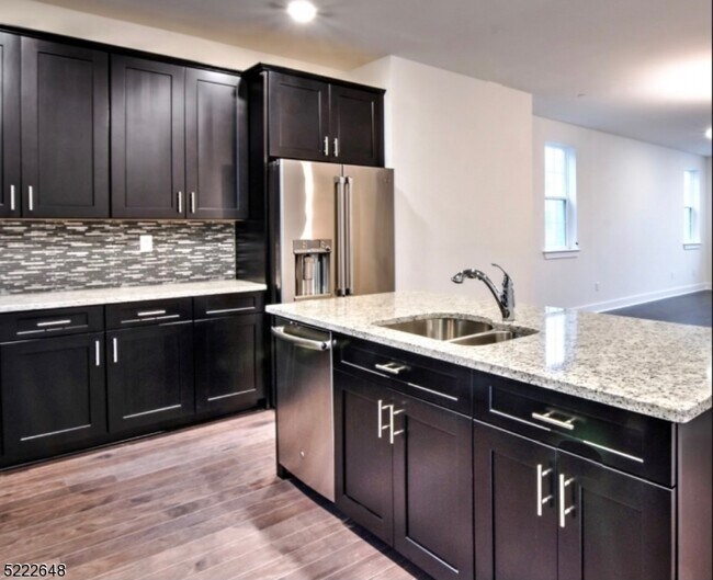 Building Photo - 712 Parkview Ln