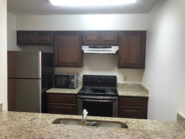 Building Photo - Renovated One Bedroom PAP Unit