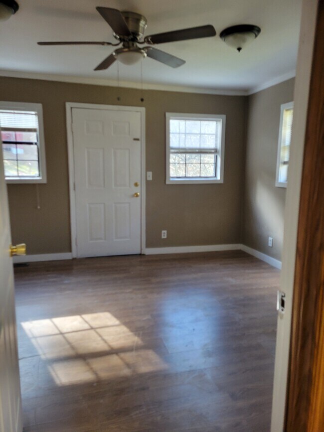 Foto del edificio - 895 W Schmitt Rd