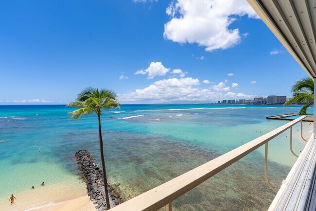 Foto del edificio - Colony Surf Luxe: Oceanfront 1BR w/ Diamond Head Views, A/C & Prime Location