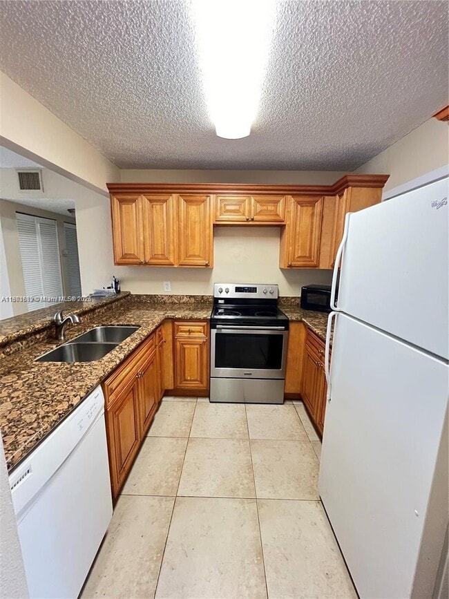 Building Photo - 1523 Lake Crystal Dr