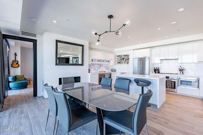 Foto del edificio - 4422 N 75th St