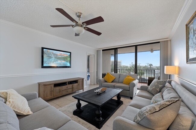 Foto del edificio - 225 S Beach Rd