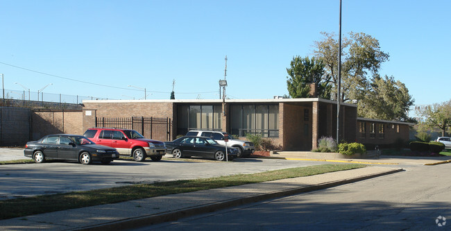 Foto del edificio - Dearborn Homes