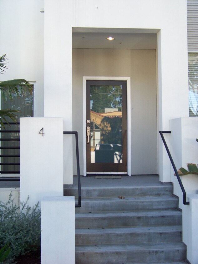 Entrada principal con porche - 1804 10th St