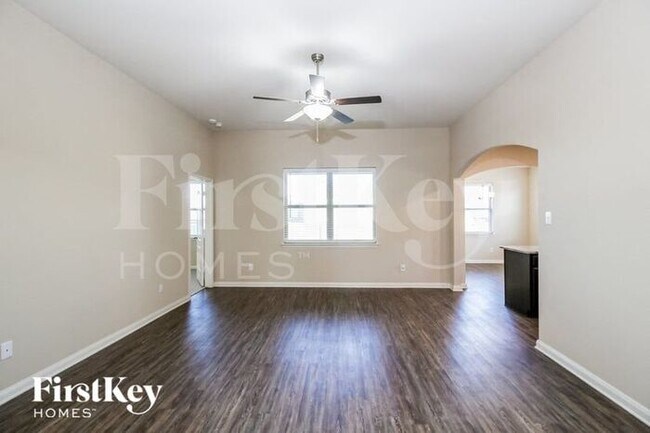 Foto del edificio - 4816 Beaver Creek Ave