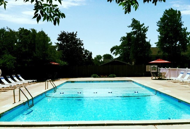 Piscina - Sturbridge Apartments, LLC