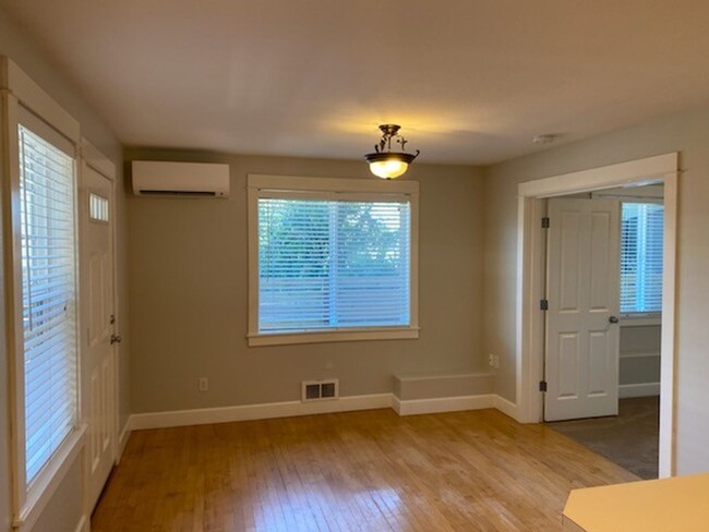 Foto del edificio - Light and bright one bedroom near PSU in S...