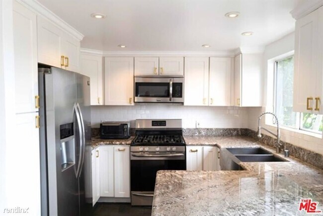Building Photo - 2 br, 2 bath Condo - 31 Mast St