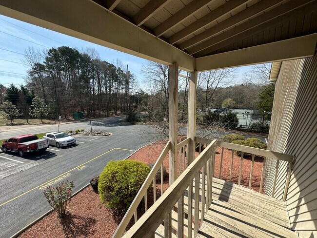 Building Photo - 2 Bedroom 2 Bath Condo in Woodridge Condom...