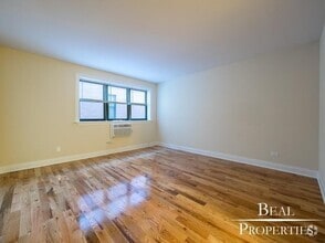 Building Photo - 555 W Arlington Pl