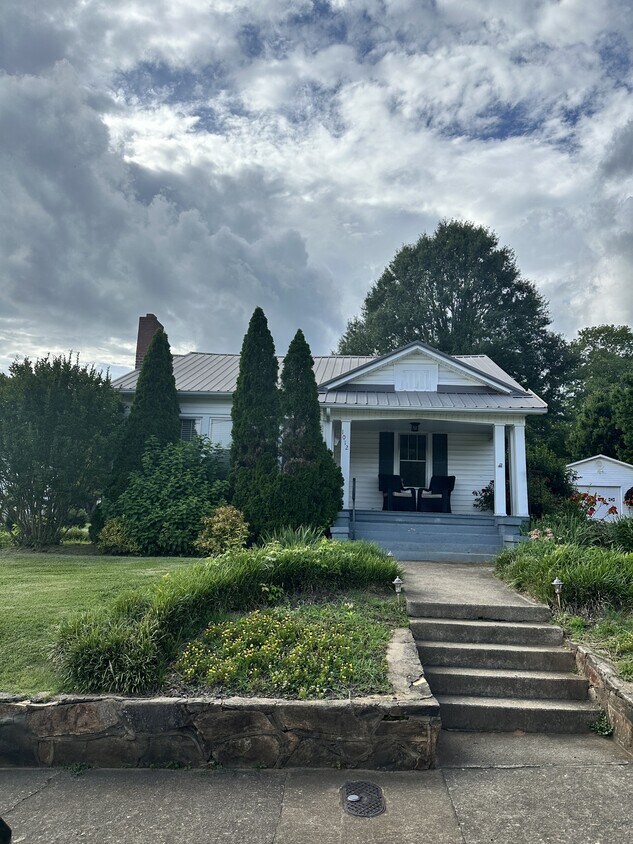 Primary Photo - 1012 Olive Ave SW