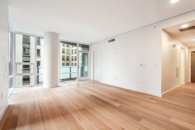 Building Photo - 121 Stewart St