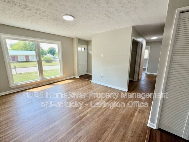 Foto del edificio - 629 Kent Dr