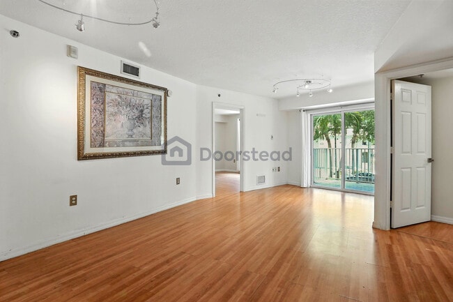 Foto del edificio - 2415 NW 16th Street Rd