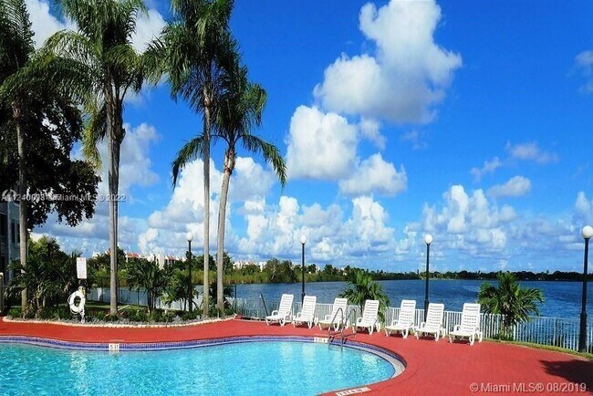 Foto del edificio - 2850 N Oakland Forest Dr
