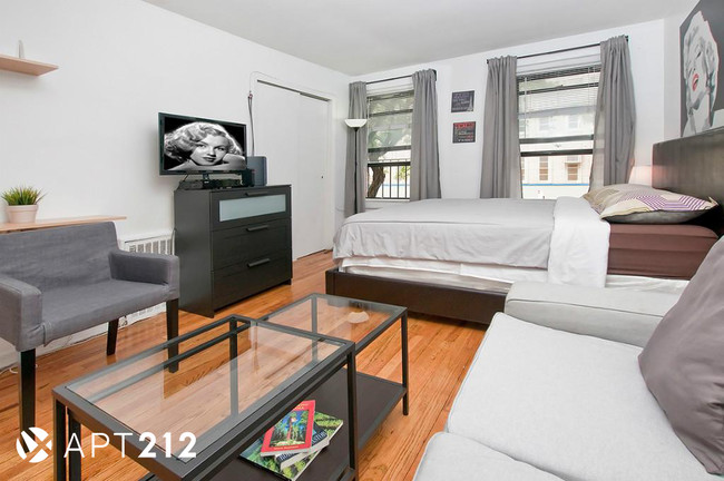 Foto del edificio - 333 E 21st St