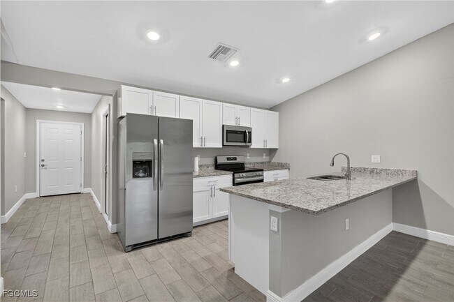 Building Photo - 839 Bedford Dr