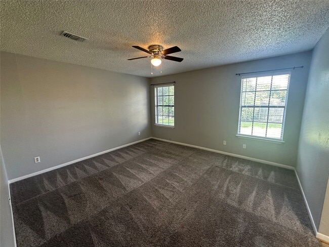 Building Photo - 10813 Scenic Dr