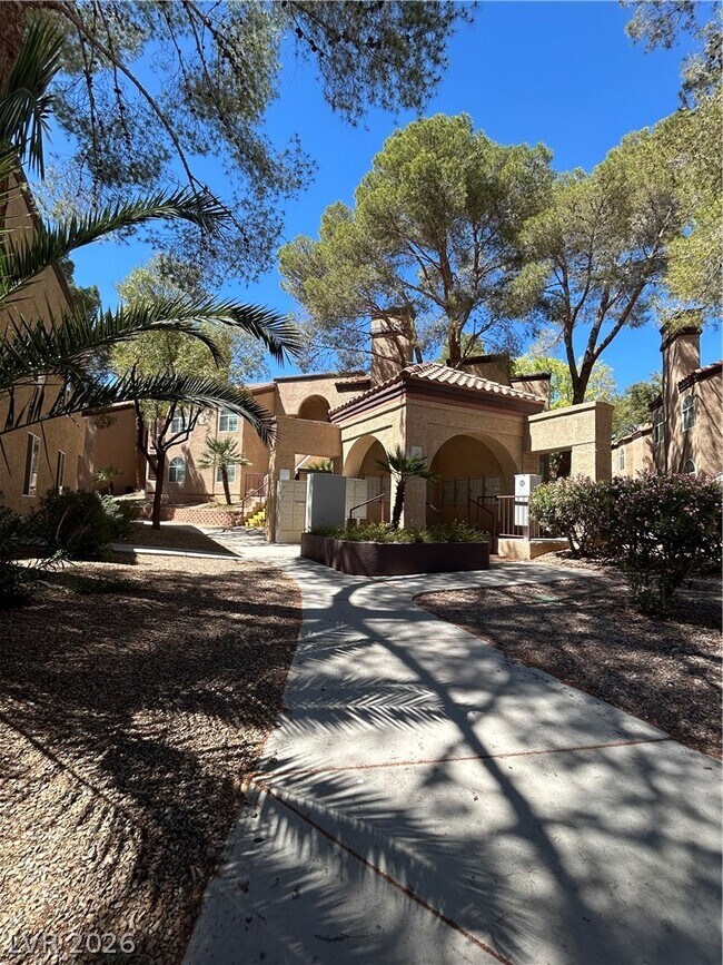 Foto del edificio - 9325 W Desert Inn Rd