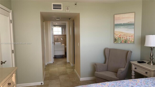Building Photo - 5880 Collins Ave