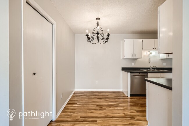 Building Photo - 6285 Kahler Dr NE