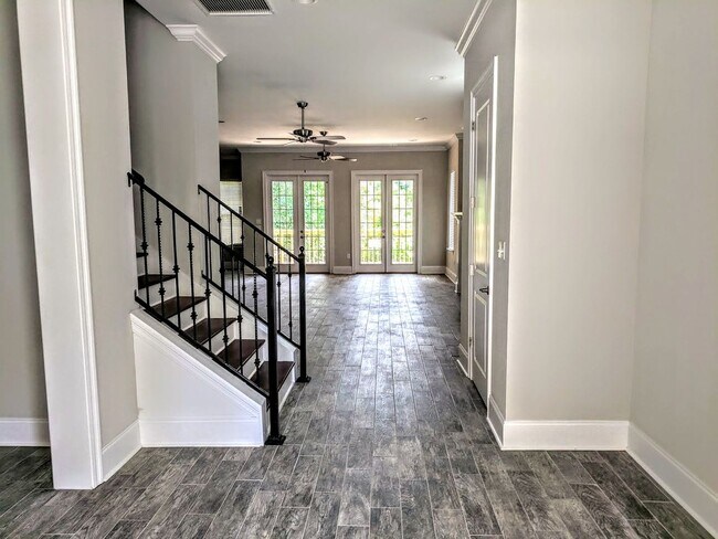 Foto del edificio - An amazing Townhouse for people who like big open space down Bedroom 4 Bathroom 3.5