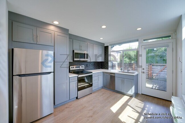 Foto del edificio - 1061 S Cloverdale St